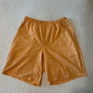 Men's LuluLemon Medium Orange Pace Breaker Athletic Gym Shorts 9” inch inseam